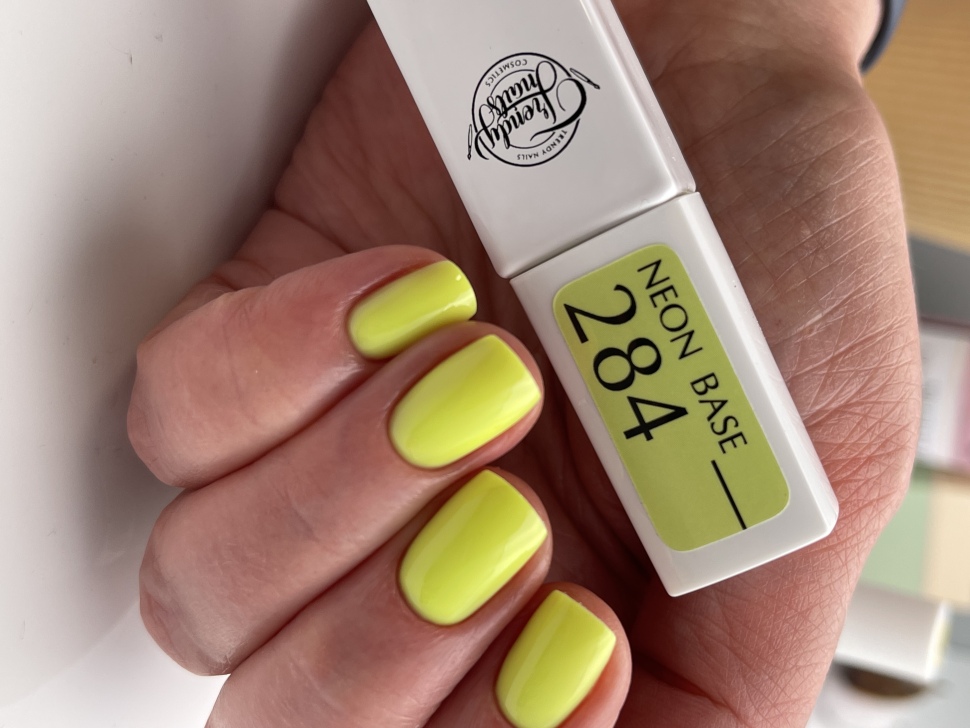 NEON BASE 15ml von Trendy Nails in 5 Tönen erhältlich